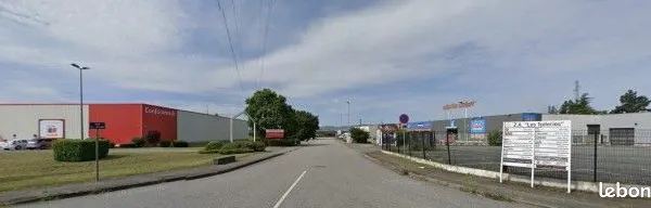 Local commercial 630 m²
