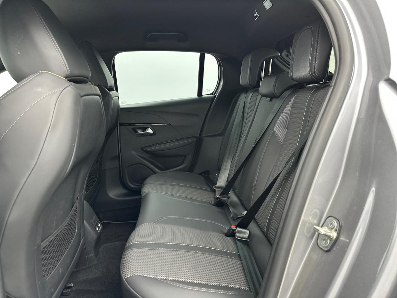 Peugeot 208 electrique 50 kwh 136ch gt — photo 12