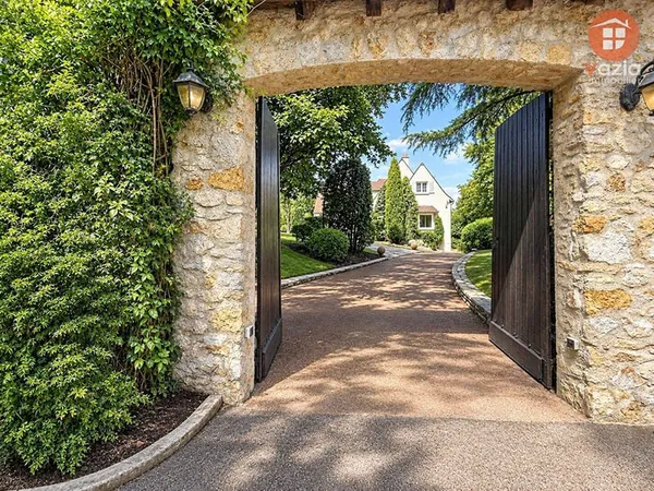 Maison 11 pièces 330 m²