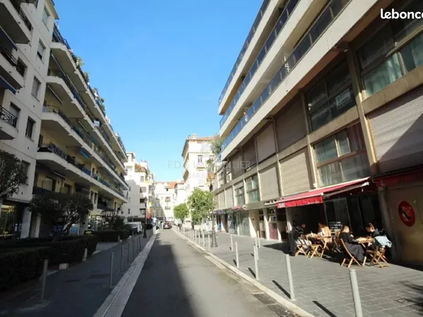 Place de parking / box / garage en sous-sol à louer