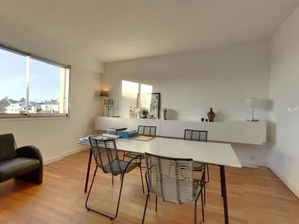 Appartement 8 pièces 216 m²