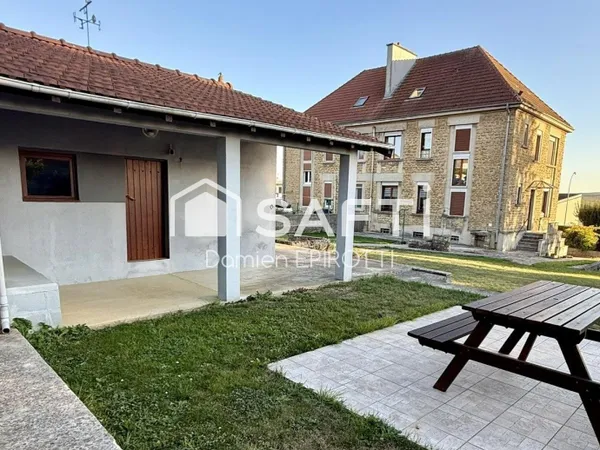 À VENDRE À MOUZON - Maison familiale de 110 m² sur sous-sol avec jardin et 2 garages supplémentaires