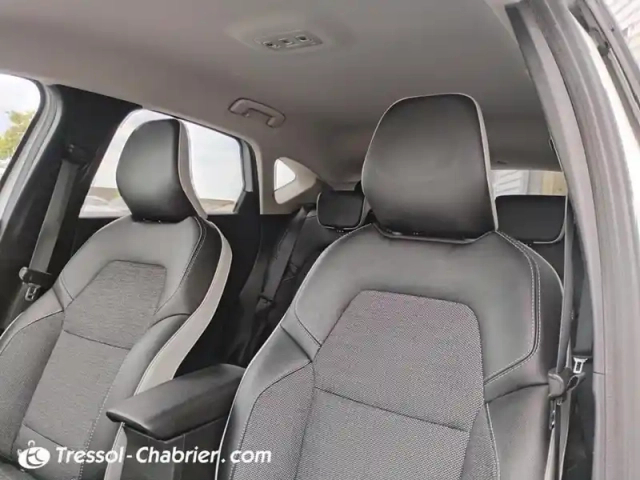 Renault Captur tce 140 edc - 21 intens — photo 8
