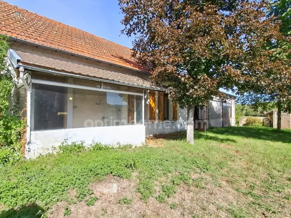 Maison à rénover 3 pièces sur terrain de 2000 m² avec atelier à Hauterive (03)