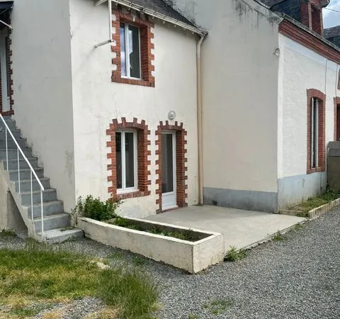Loue Petit T3 EVRON centre ville
