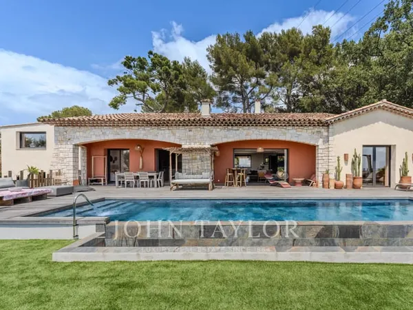 Villa en pierre rénovée - Vue mer plein sud & élégance contemporaine