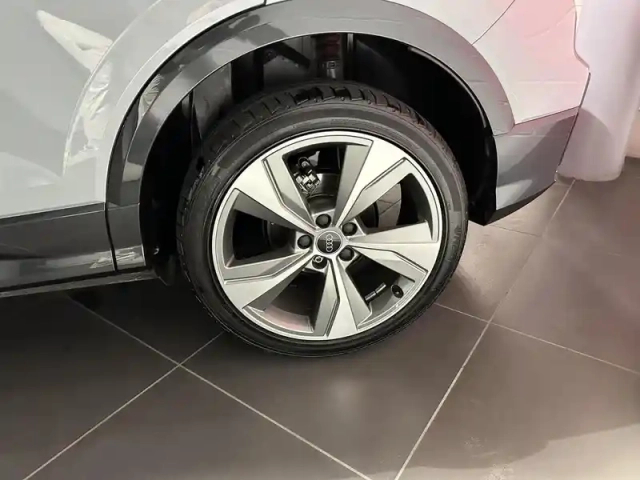 Audi Q2 35 tdi 150 s tronic 7 — photo 8