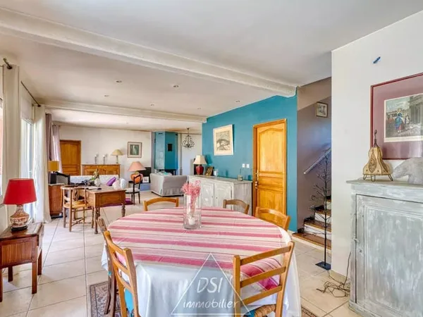 Maison contemporaine de 195 m² - 5 chambres - Terrain de 1 645 m² - NEYRON