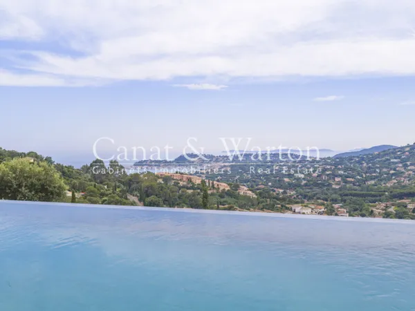DOMAINE RECHERCHÉ DE CAVALAIRE: VILLA AVEC VUE MER & PISCINE