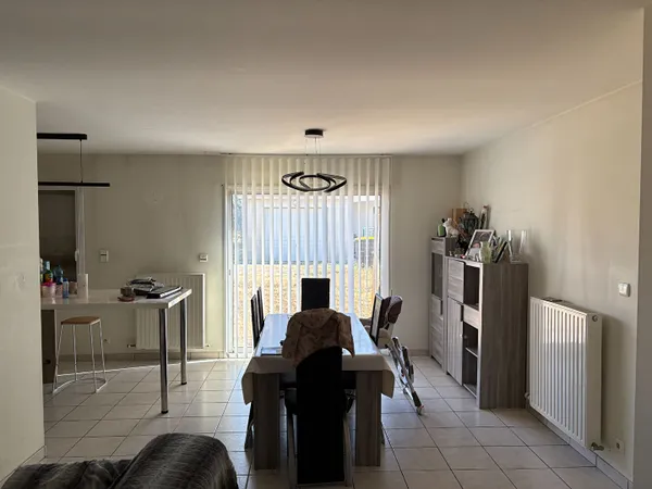 Maison plain-pied 5 pièces à vendre à Terves avec un terrain de 475m²