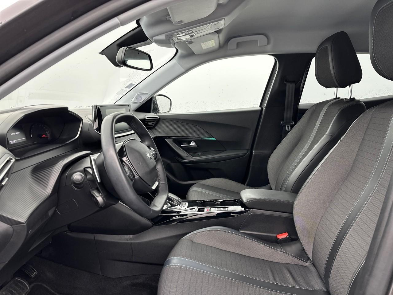 Peugeot 2008 puretech 130 s&s eat8 allure — photo 9