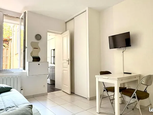 Studio meublé avec cour - reims