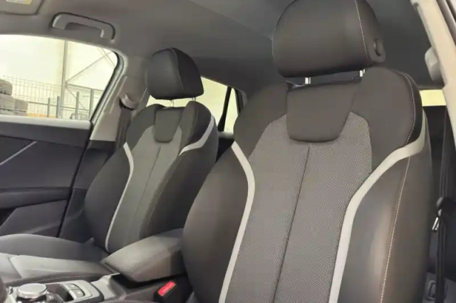 Audi Q2 35 tfsi 150 s tronic 7 — photo 10