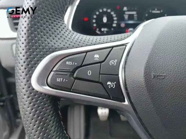Renault Captur mild hybrid 140 — photo 24