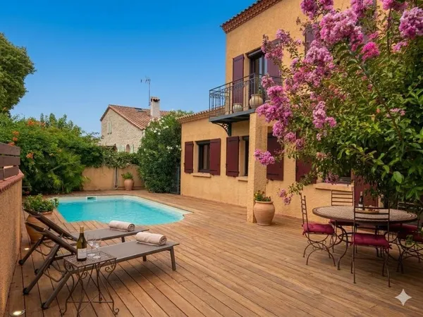 Villa 10 pièces 195 m²