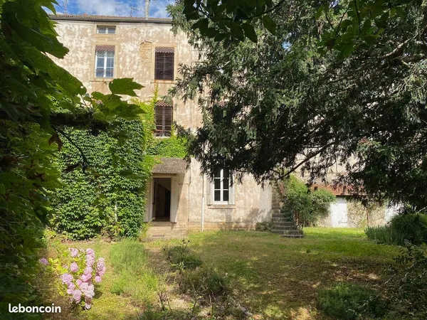 Maison de ville 11 pièces 151 m²
