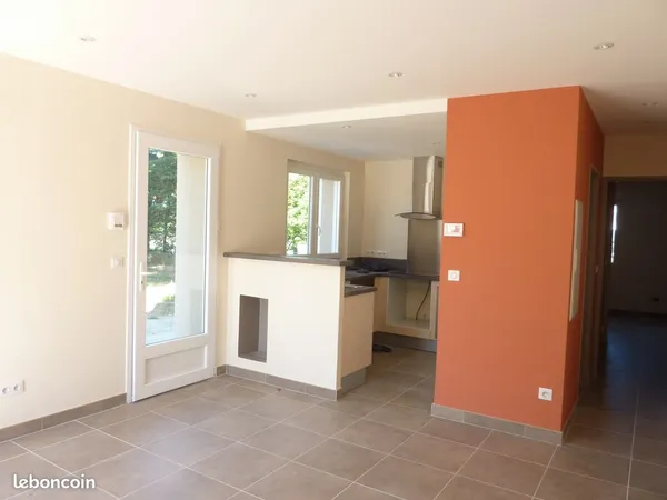 F2 confortable avec terrasse et jardin de 200 m2