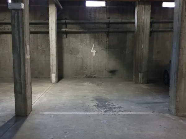 Loue parking 4m²
