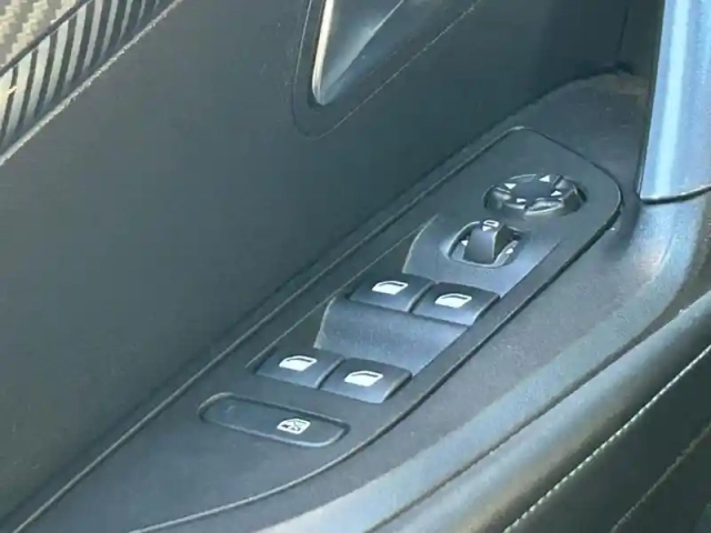 Peugeot 2008 1.2 puretech 130ch s&amp;s allure 7cv — photo 12