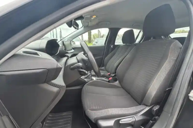 Peugeot 208 puretech 100 s&amp;s bvm6 — photo 9