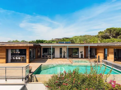 Villa 10 pièces 323 m²