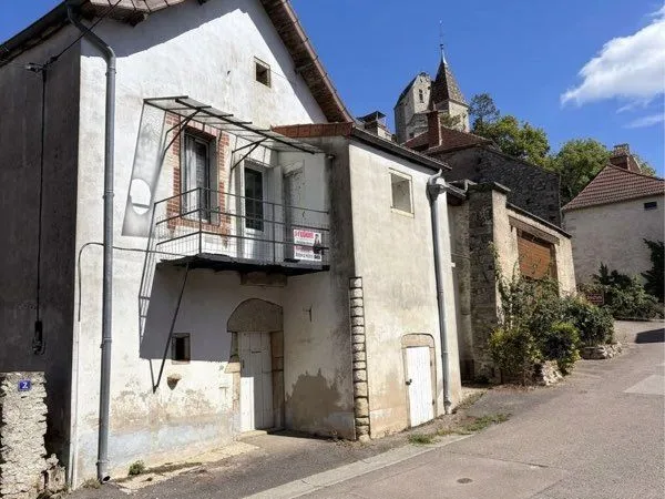 Maison de village avec vue sur le château — La Rochepot