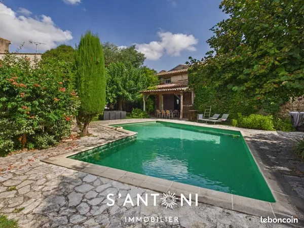 Maison 9 pièces 225 m²