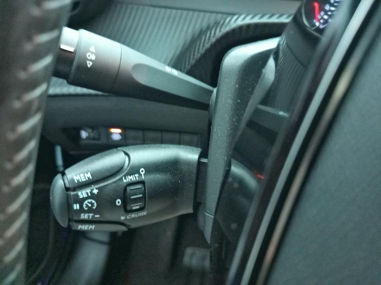 Peugeot 208 bluehdi 100 s&s bvm6 allure — photo 20