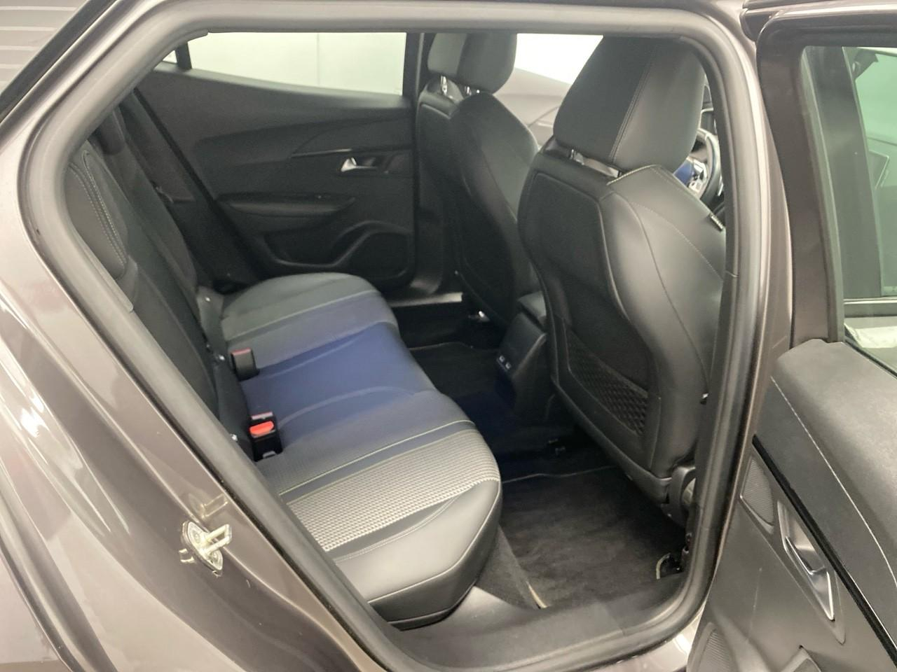 Peugeot 2008 puretech 130 s&s eat8 gt line — photo 24