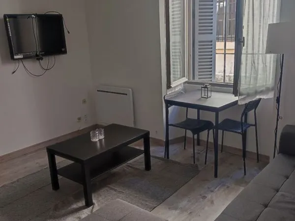 Studio meublé étudiant - Avignon intramuros