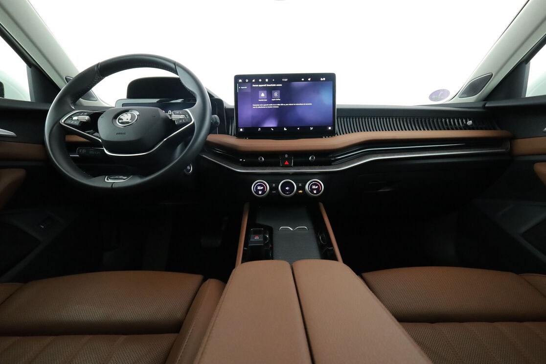 Skoda Superb Combi 1.5 TSI MHEV ACT Laurin & Klement DSG7 — photo 11