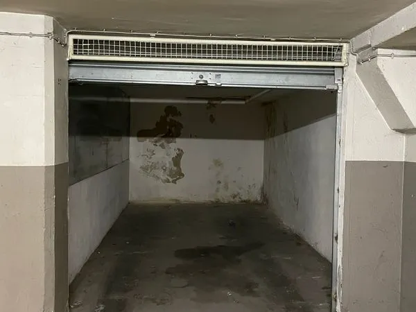 Box fermé 13008