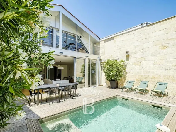 Vends maison - 201.45 m² - 5 pièces, 4 chambres - Bordeaux 33000