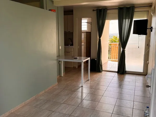 À LOUER - STUDIO MEUBLÉ 33 m² AVEC PARKING - LE ROBERT / BOIS DÉSIR