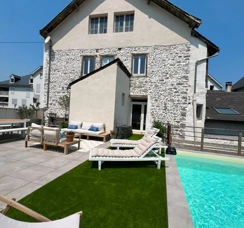 Bien exceptionnel en plein Centre-Ville de Mauléon Licharre