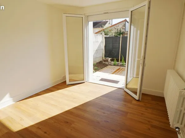Vichy quartier Jeanne d'Arc, direct particulier, T2 en RDC de 37,66 m², belle terrasse Sud, cave
