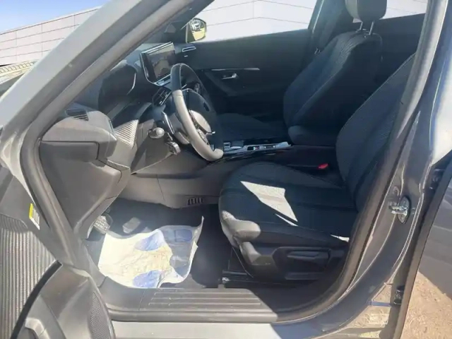 Peugeot 2008 hybrid 145 e-dcs6 — photo 19