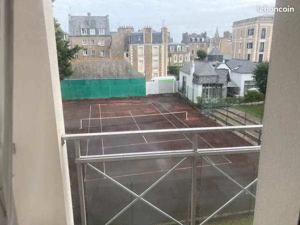 Appartement de 92 m² plein centre 3 chambres 2 salles d'eau parking terrasse