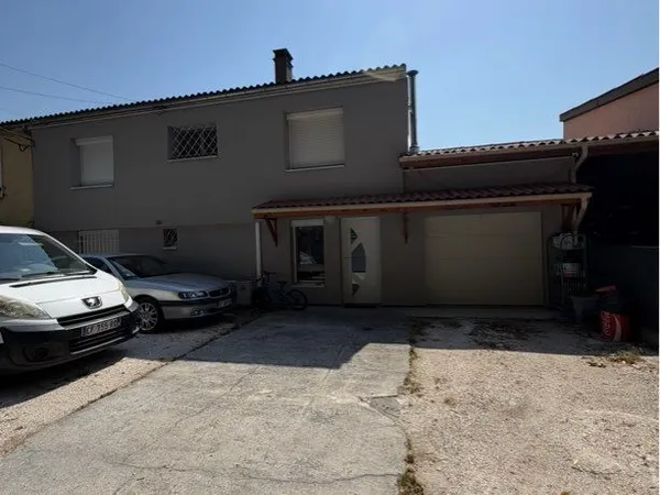 Maison 6 pièces + cuisine + garage