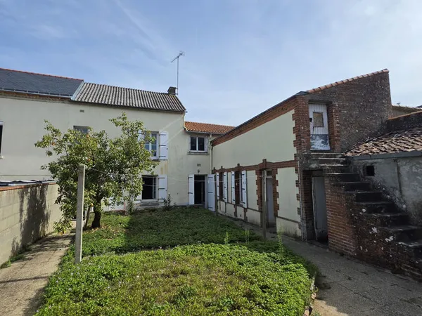 ENSEMBLE IMMOBILIER À VENDRE CHEMILLÉ CENTRE !