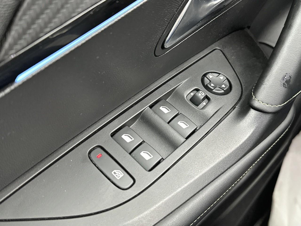 Peugeot 2008 puretech 130 s&s eat8 gt — photo 17