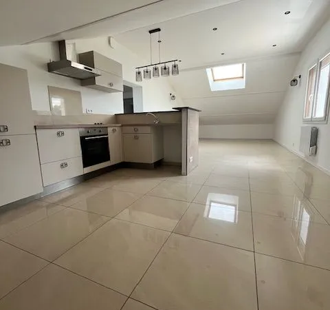 Agréable F3, 1ér étage d'une maison