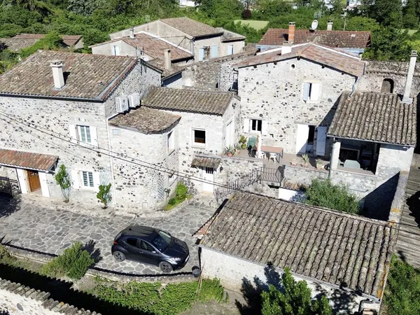 Maison en pierres de 242m2 à Baix