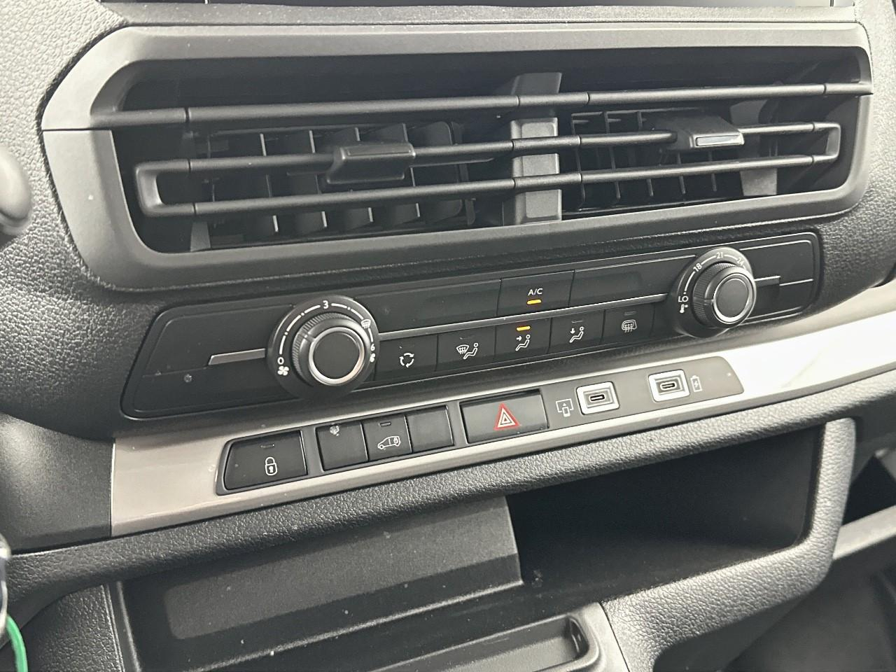 Opel Vivaro fourgon fgn taille m bluehdi 180 s&s eat8 — photo 25