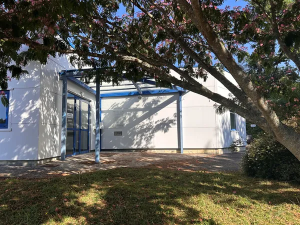 Local professionnel 165 m²