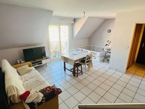 Duplex 48 m2 lumineux T2 au centre de challes-les-eaux
