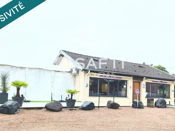 Restaurant-bar clé en main, terrasse et parking, activité florissante en plein centre-ville.