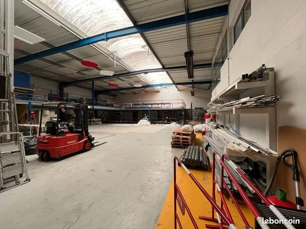 Local d'activité 685 m²