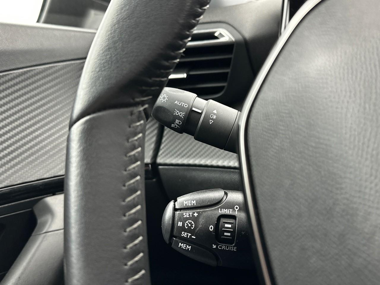 Peugeot 2008 puretech 100 s&s bvm6 allure — photo 19