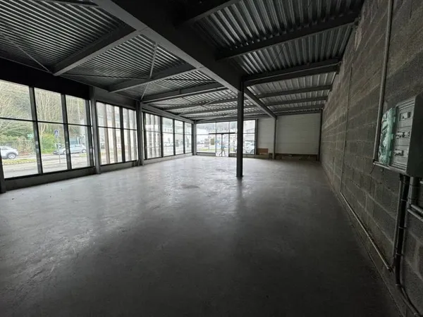Local commercial 247 m²